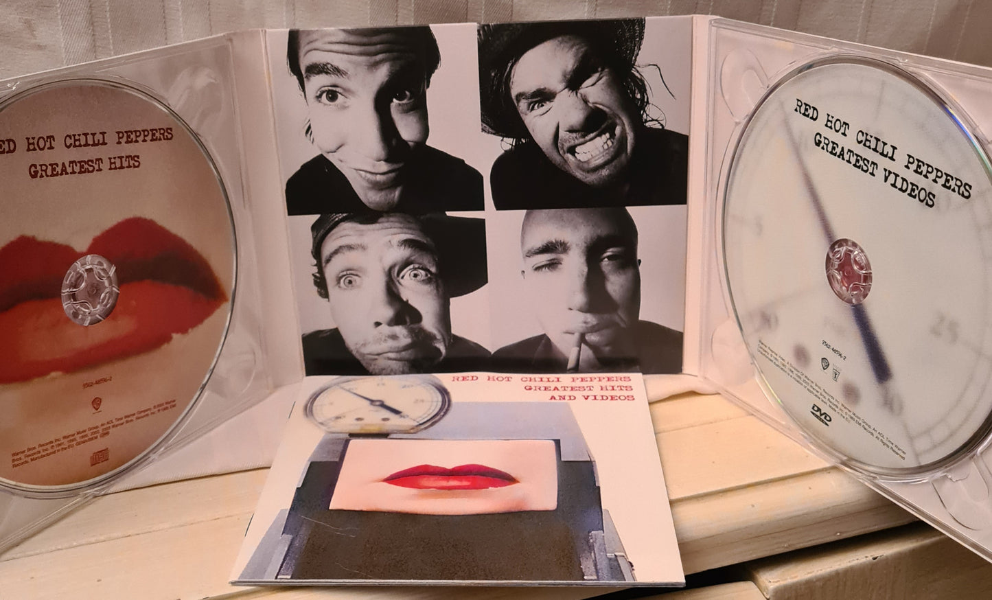 Red Hot Chilli Peppers ~ Greatest Hits and Videos (CD +DVD - USA)